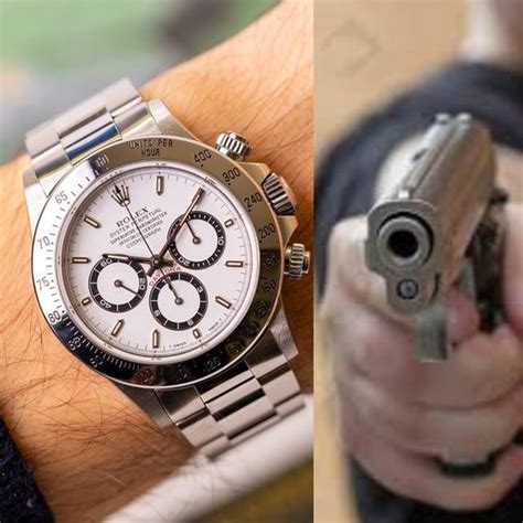 sere neres!pistola in faccia e rolex del valore di 100mila€ rubato 